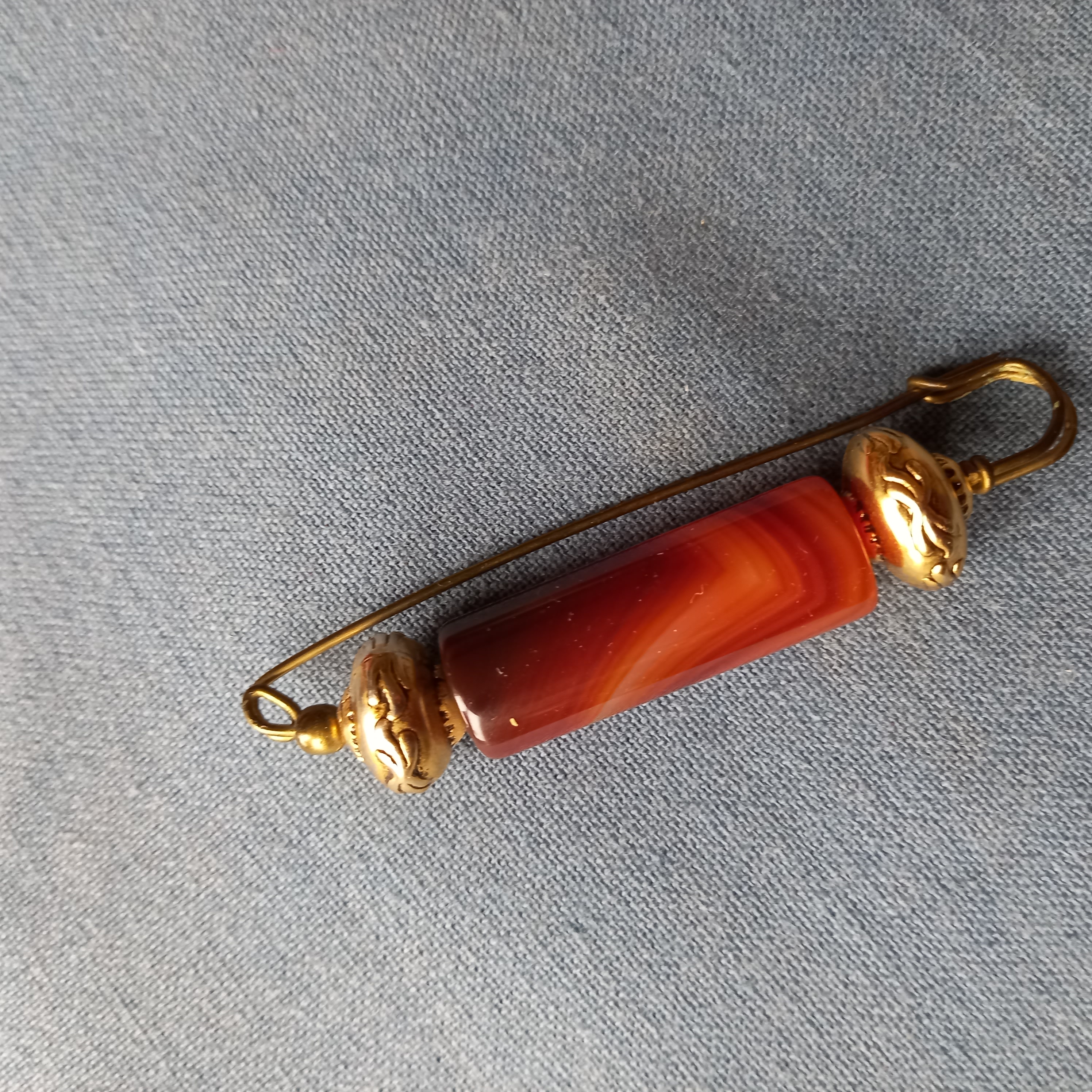 Broche avec pierre (TE-1200)