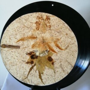 Disque décoré avec fleurs pressées (DE-1413)