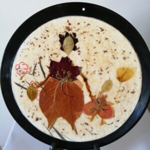 Disque décoré avec fleurs pressées (DE-1414)
