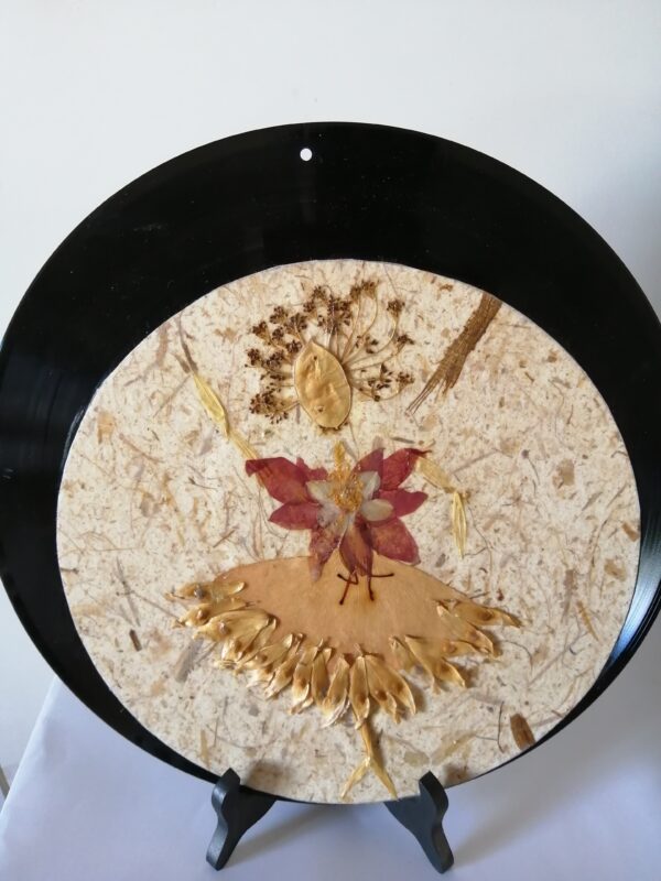 Disque décoré avec fleurs pressées (DE-1416)