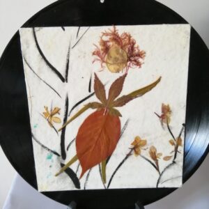 Disque décoré avec fleurs pressées (DE-1419)