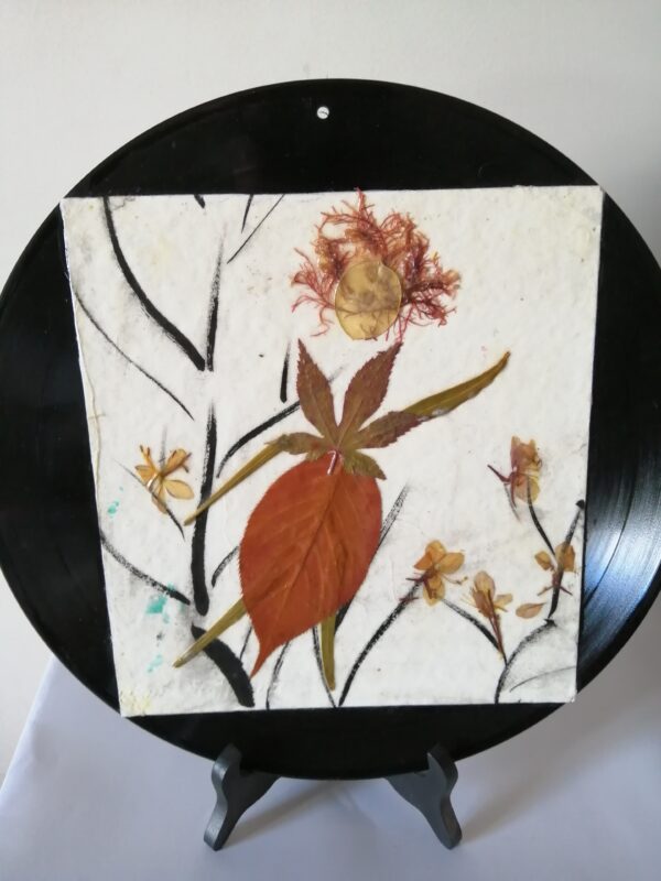 Disque décoré avec fleurs pressées (DE-1419)