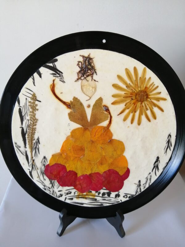 Disque décoré avec fleurs pressées (DE-1421)