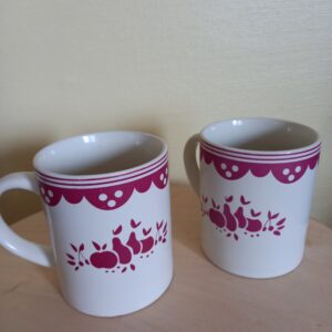Lot 2 mugs (VA-1677)