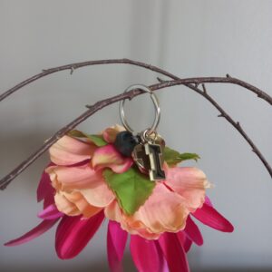 Grigri avec fleurs en tissu (DE-1872)