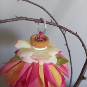 Grigri avec fleurs en tissu (DE-1876)